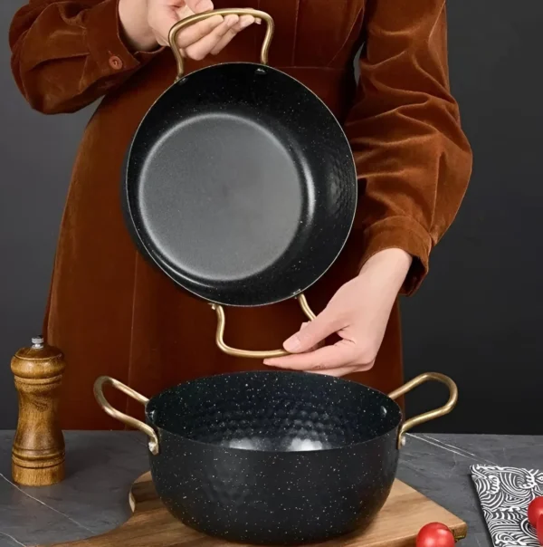 Black Deep korai with golden handle